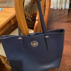 Michael Kors Jet Set Large Navy Saffiano Leather Travel Bag Roomy  Tote. EUC.